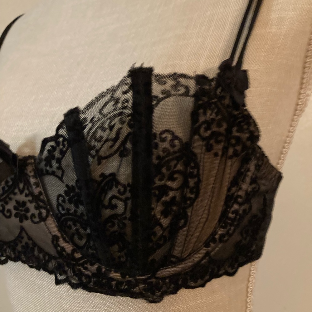Victoria Secret Black Lace Bra with Boning - size 36B